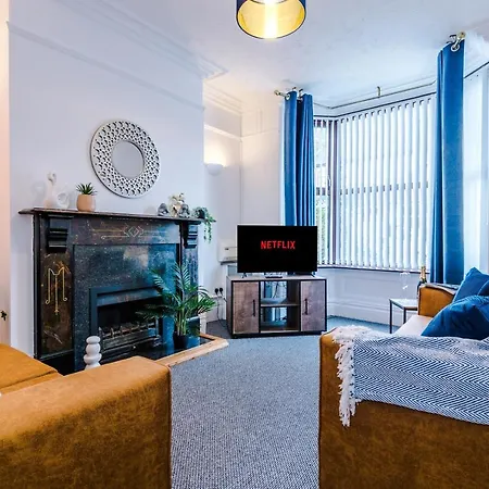 Spacious 3-Bed House In Stoke By 53 Degrees Property, Ideal For Long Stays, Free Parking - Sleeps 6 Exterior photo