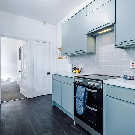 Spacious 3-Bed House In Stoke By 53 Degrees Property, Ideal For Long Stays, Free Parking - Sleeps 6 Exterior photo