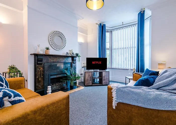 Spacious 3-Bed House In Stoke By 53 Degrees Property, Ideal For Long Stays, Free Parking - Sleeps 6