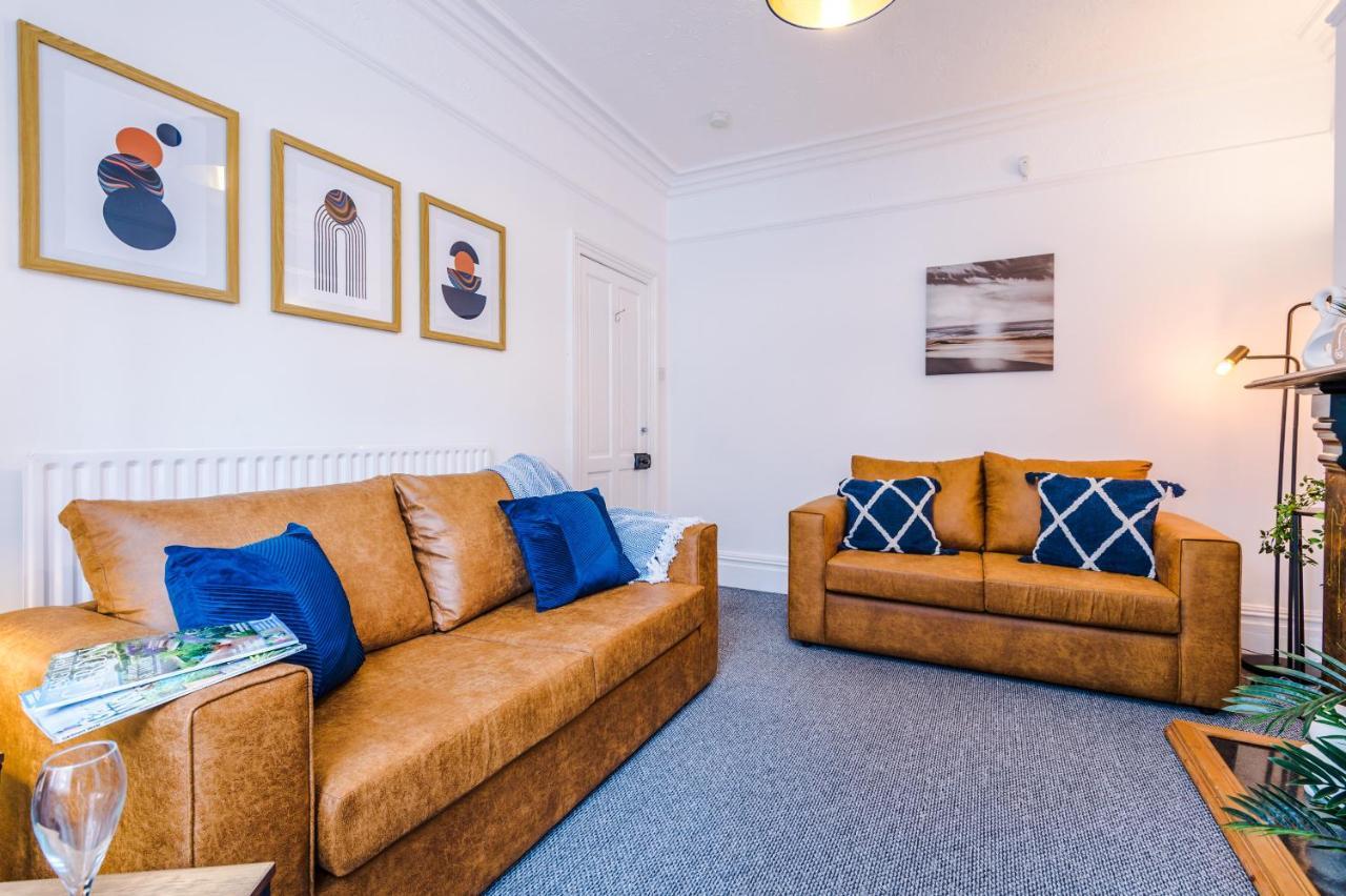 Holiday home Spacious 3-bed House In By 53 Degrees Property, Ideal For Long Stays, Free Parking - Sleeps 6 Stoke-on-Trent