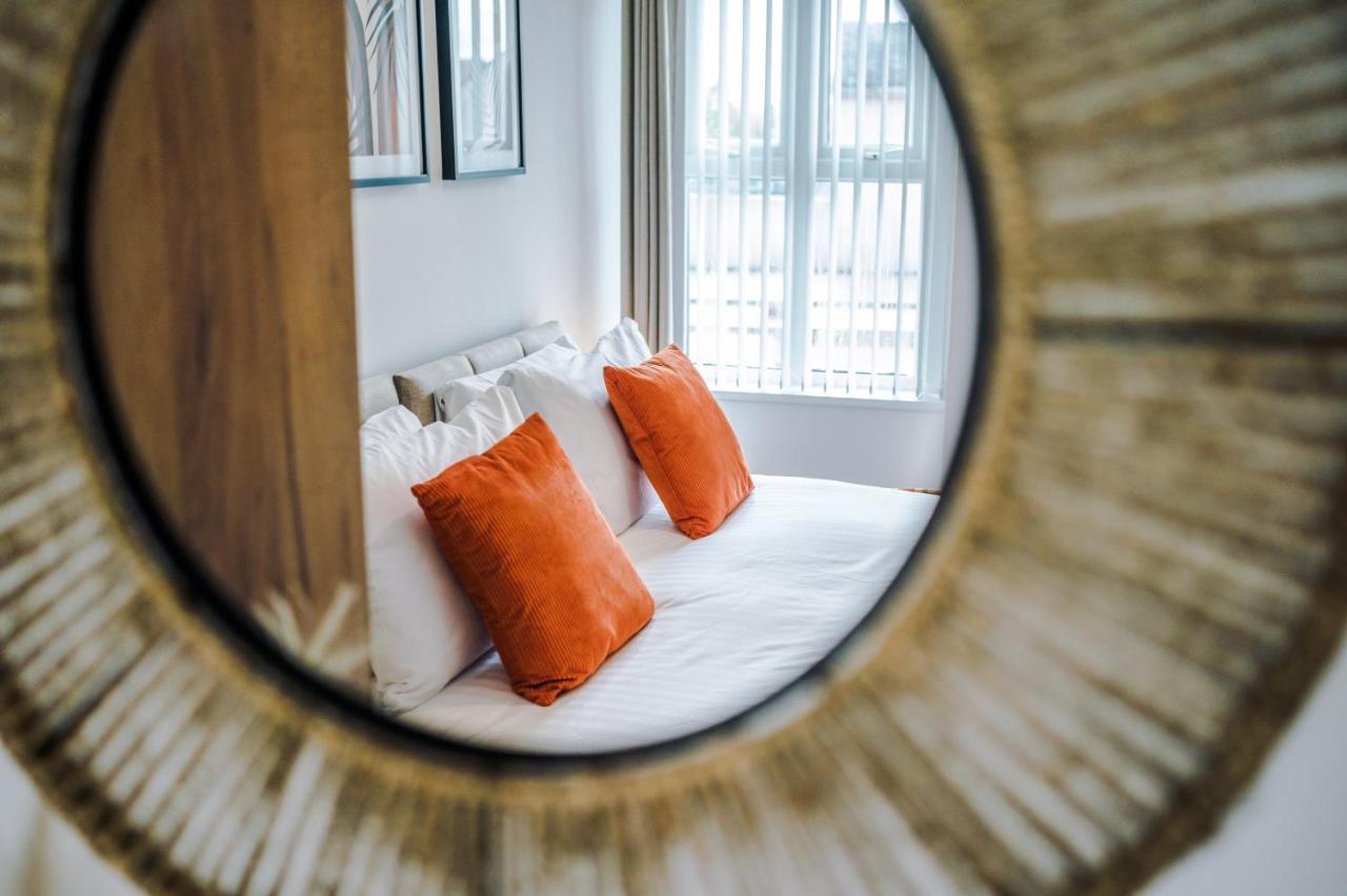 Holiday home Spacious 3-bed House In By 53 Degrees Property, Ideal For Long Stays, Free Parking - Sleeps 6
